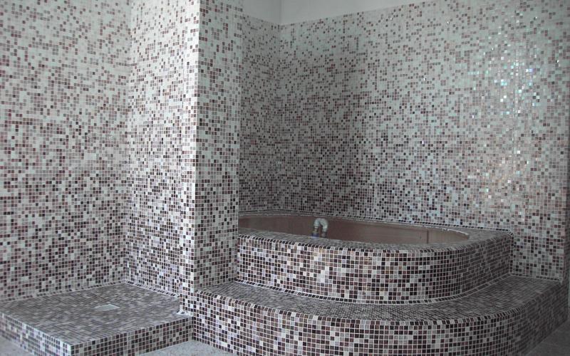 mosaico bagno bianco rosa Vicenza