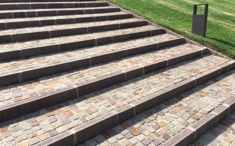 External porphyry cubed staircase