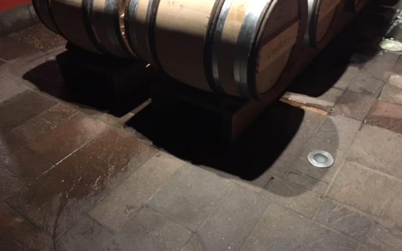 Pavimento in porfido in una cantina vinicola