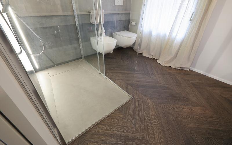 pavimento legno in bagno Vicenza