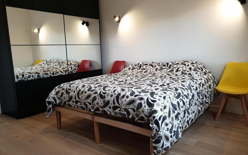 Pavimento in legno per camera da letto moderna a Vicenza