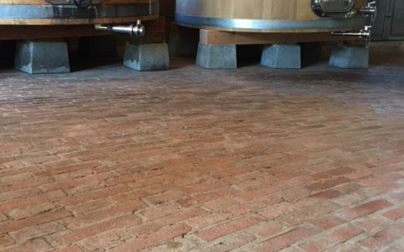 pavimento per cantina vinicola in mattone