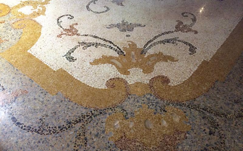 Pavimento in Veneziana con decori antico