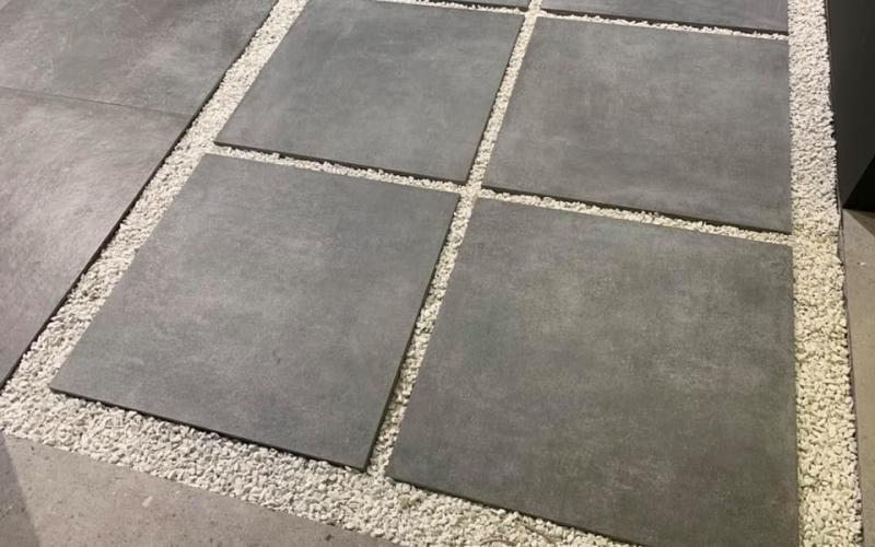 Piastrelle in grès spessore 2 centimetri per pavimenti esterni