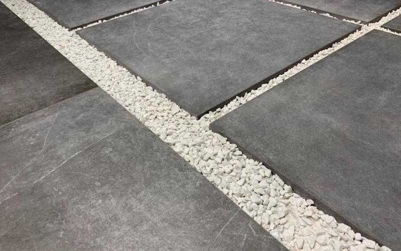 2 cm thick outdoor tiles with pebbles combined with the same glued stoneware