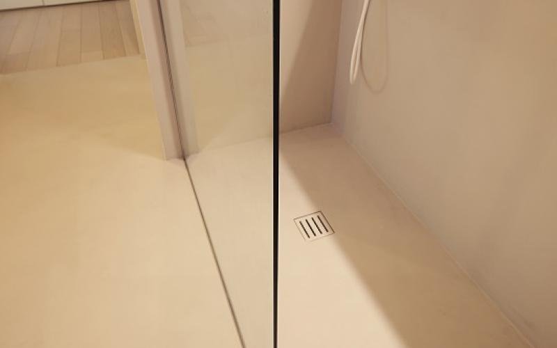 shower tray flush with the floor in tile bathroom furniture shop Vicenza