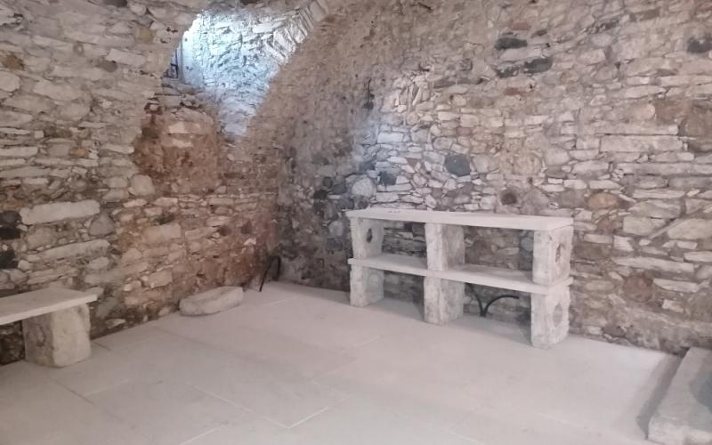 Pavimento in pietra di prun in una cantina a Valdagno, Vicenza