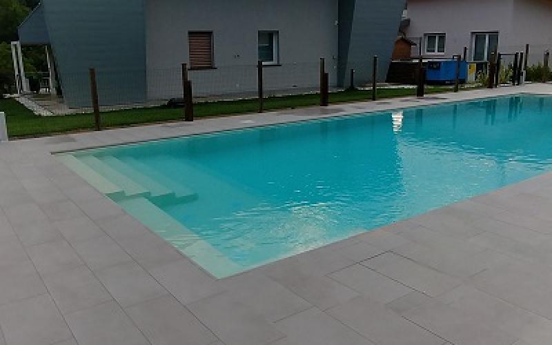 piscina interrata bordo piastrelle Vicenza