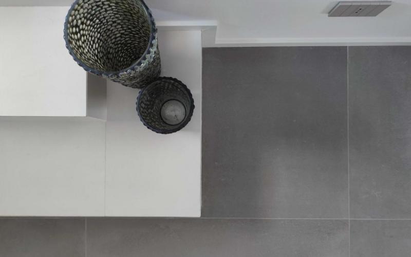 Cement effect porcelain stoneware, house in Ronco all'Adige (verona)
