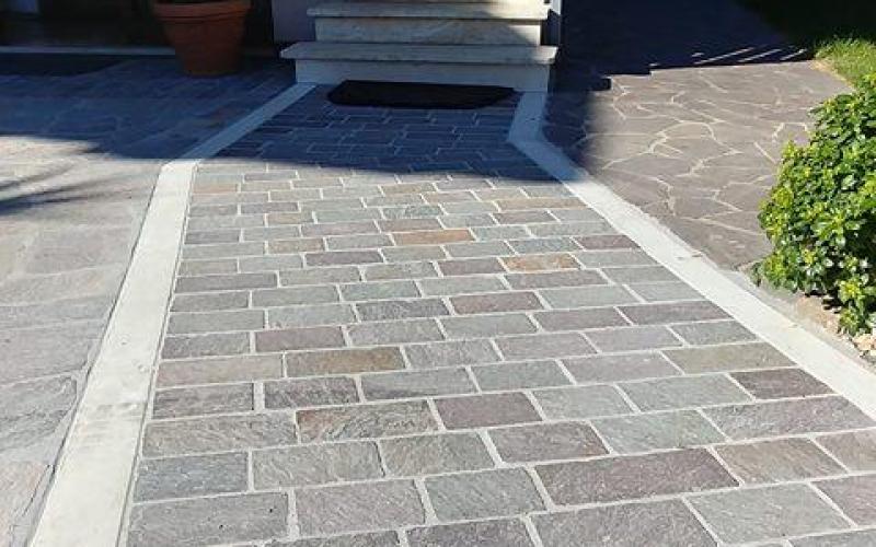 Squared porphyry in the driveway of a house in Vicenza