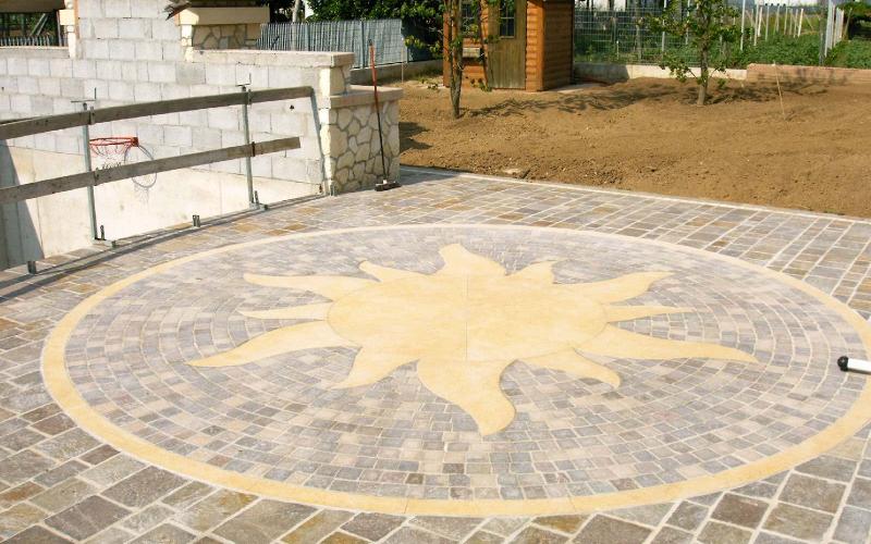 Exterior paving: marble and porphyry decoration