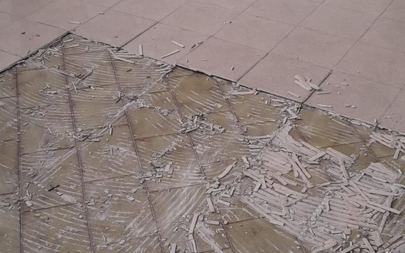 Errata posa su pavimento in piastrelle esistente senza curare la preparazione del fondo
