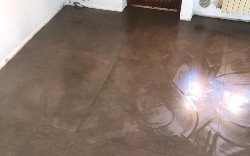 pulizia pavimento dopo la stuccatura piastrelle