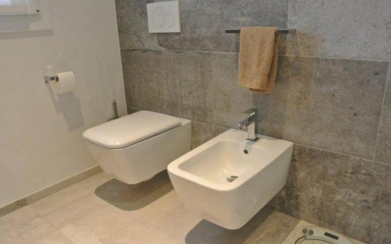 modern bathroom renovation Vicenza 9