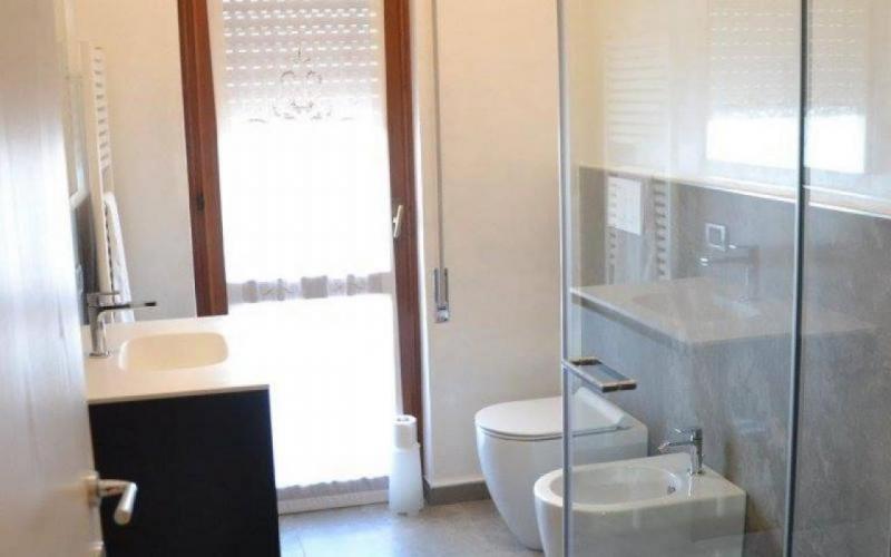 modern bathroom renovation turnkey furbishment toilets Vicenza