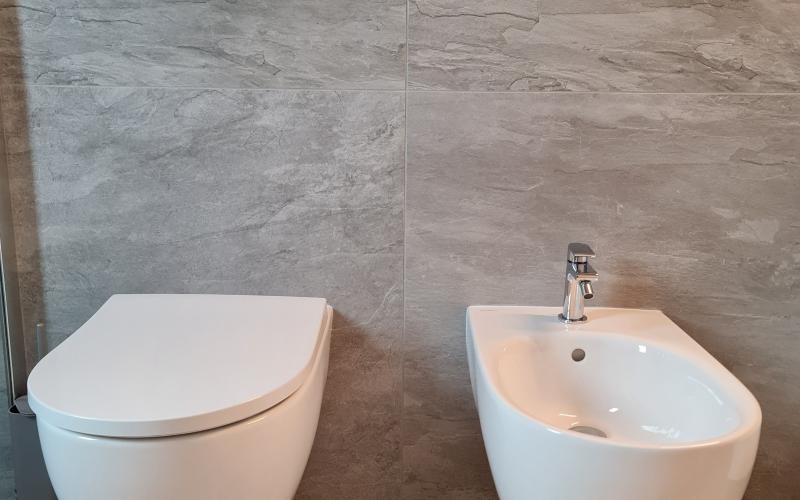 Water e bidet sospesi per bagno moderno a Vicenza
