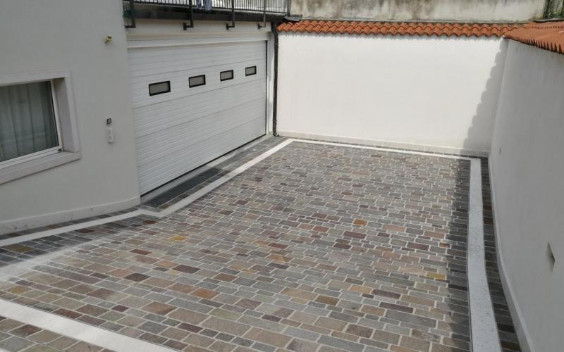 Sloping external driveway paving in Vicenza