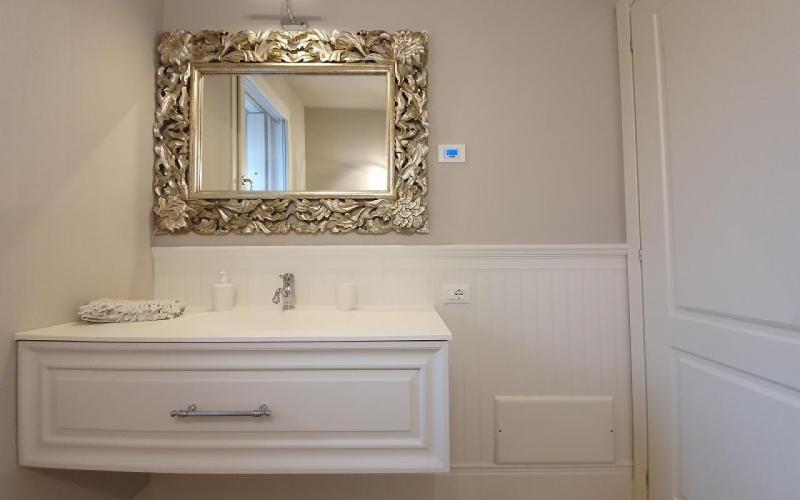 Classic-style bathroom mirrors, Vicenza