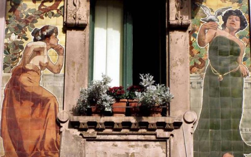 Storia della piastrella: pannelli decorativi in piastrella presso casa Galimberti a Milano 