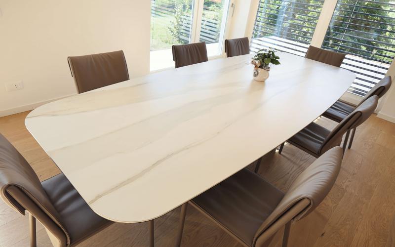 tavolo in gres effetto marmo Vicenza