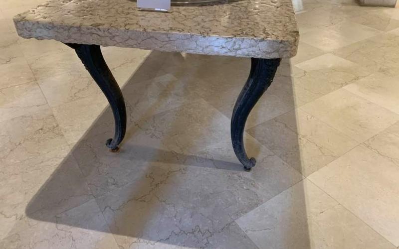 antico tavolo in pietra di prun