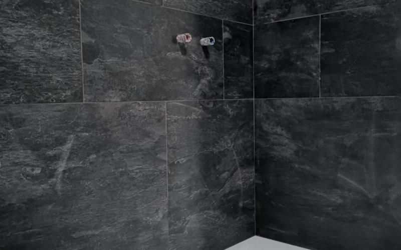 Slate effect tiles and cementines in a bathroom