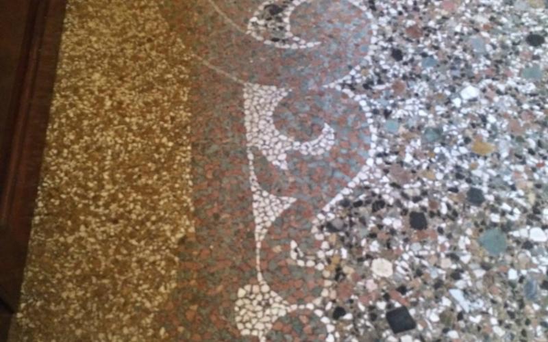 Pavimento in veneziana decorato