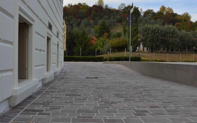 pavimentare un viale esterno con il porfido a Vicenza