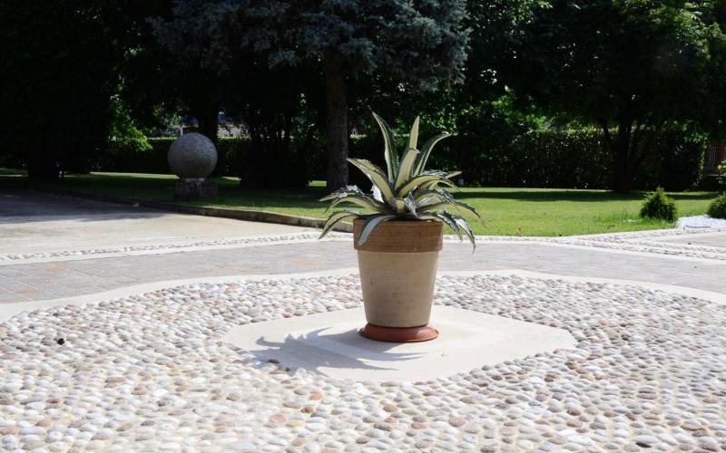Pebble decorated driveway in Vicenza