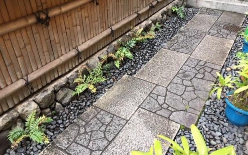 vialetto giapponese accesso a casa lastre pietra