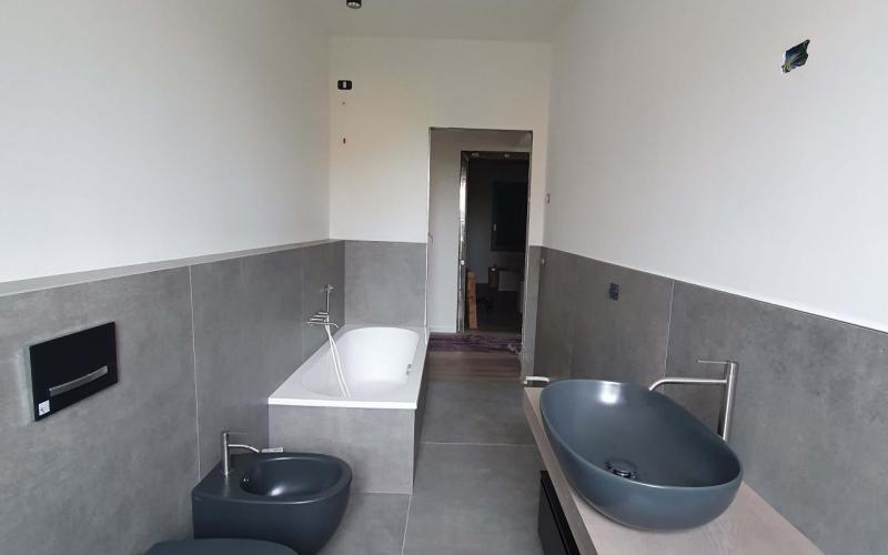 Modern design black bathroom sanitaryware in Vicenza