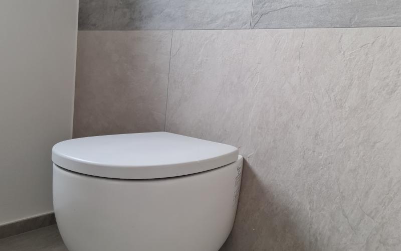 Wc sospeso moderno per bagno ristrutturato a Vicenza