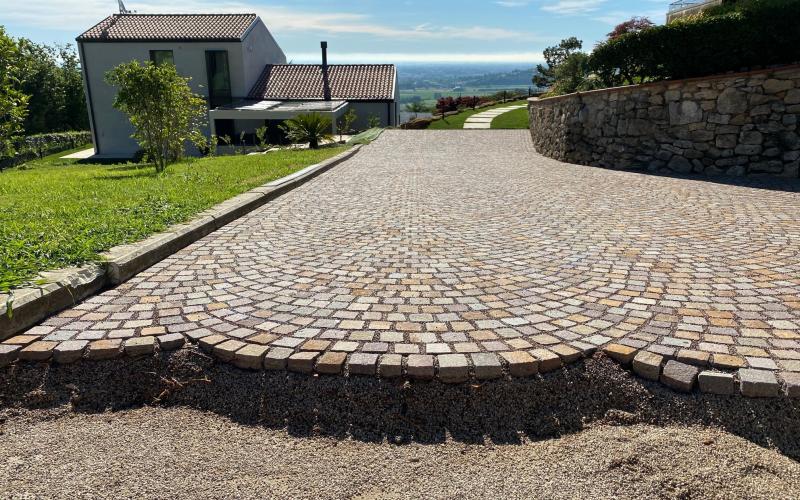 Porphyry external paving with draining joints, Vicenza