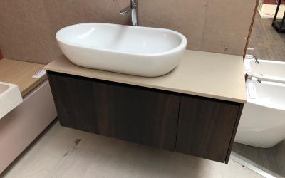 Mobile bagno in legno con lavabo in occasione Pellizzari