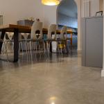 ristrutturazione cucina salotto living gres grigio chiaro Vicenza
