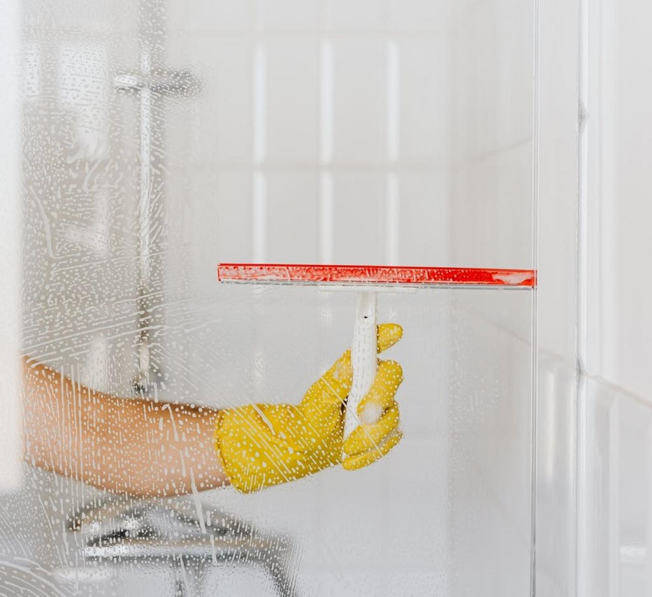 Pulisci vetri raschietto per pulire le gocce del cristallo box doccia