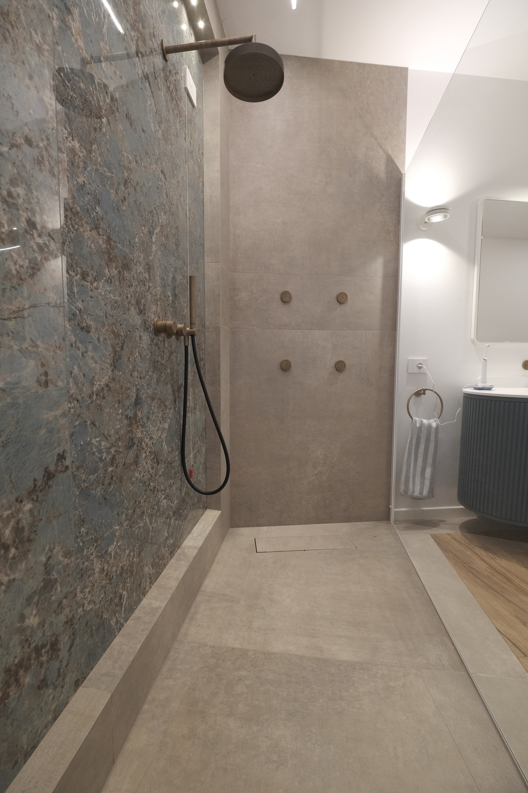 bagno grande in camera arredi e accessori