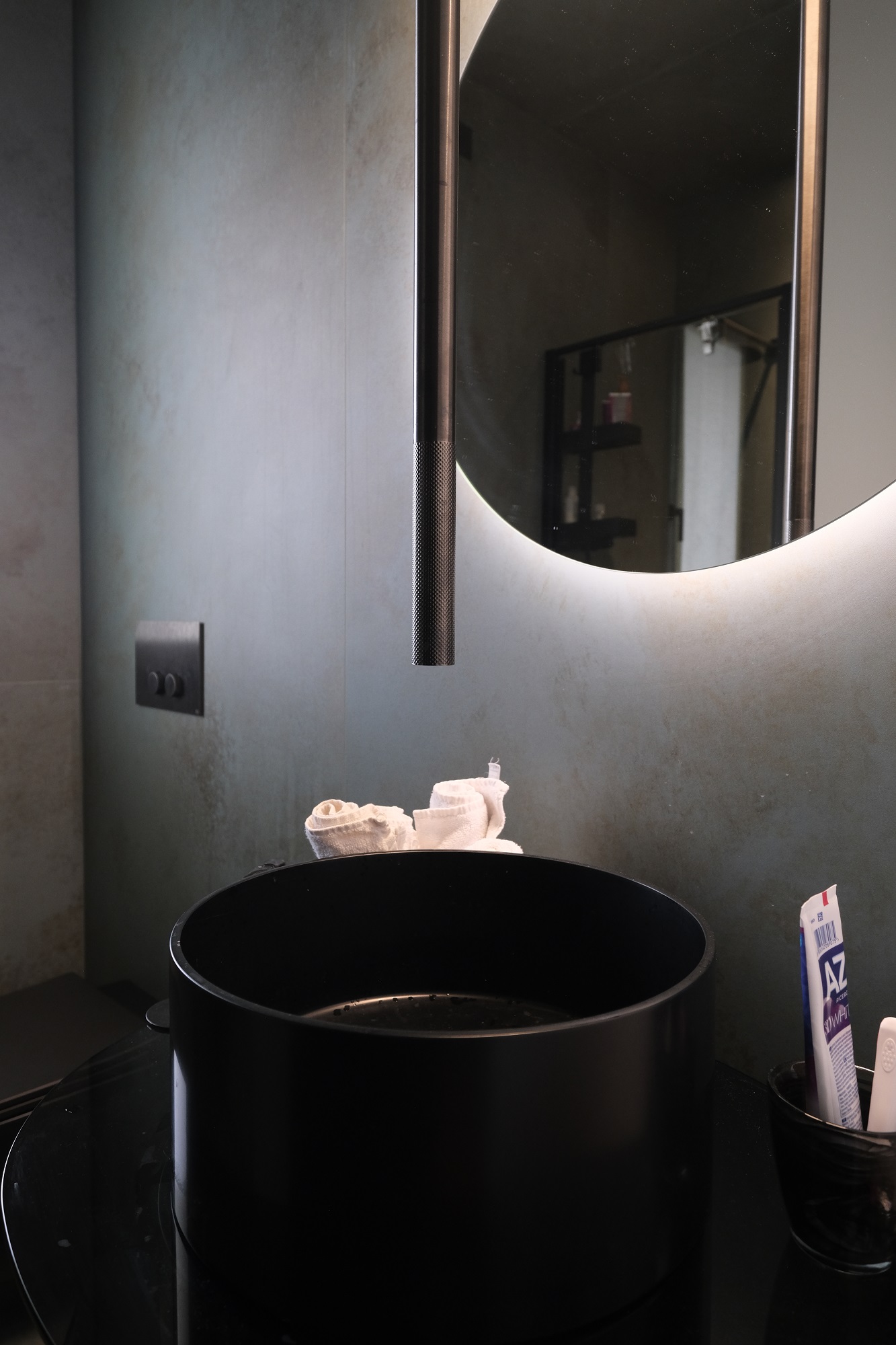 bagno ospiti scenografico