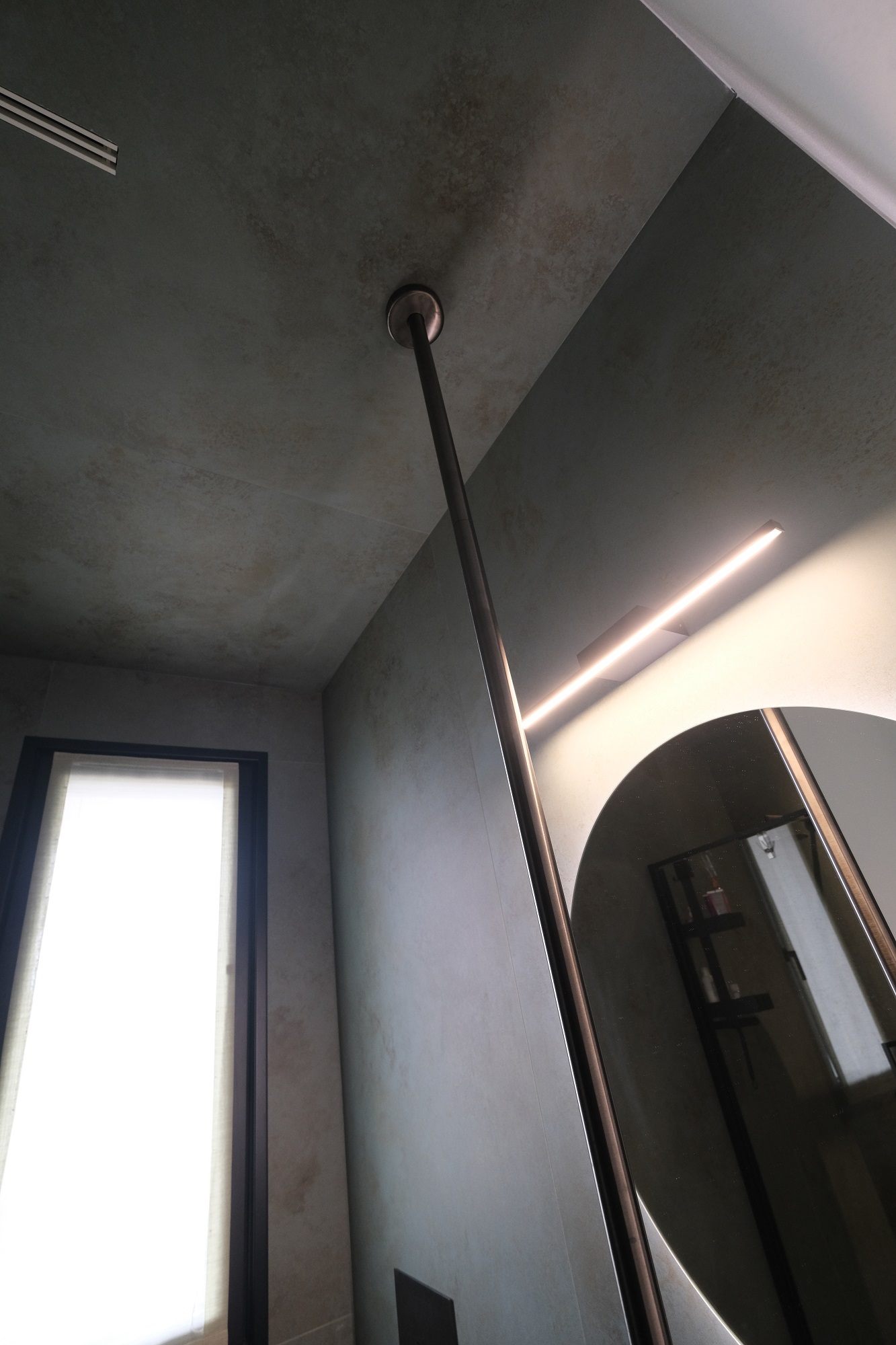 bagno zona giorno gres a soffitto