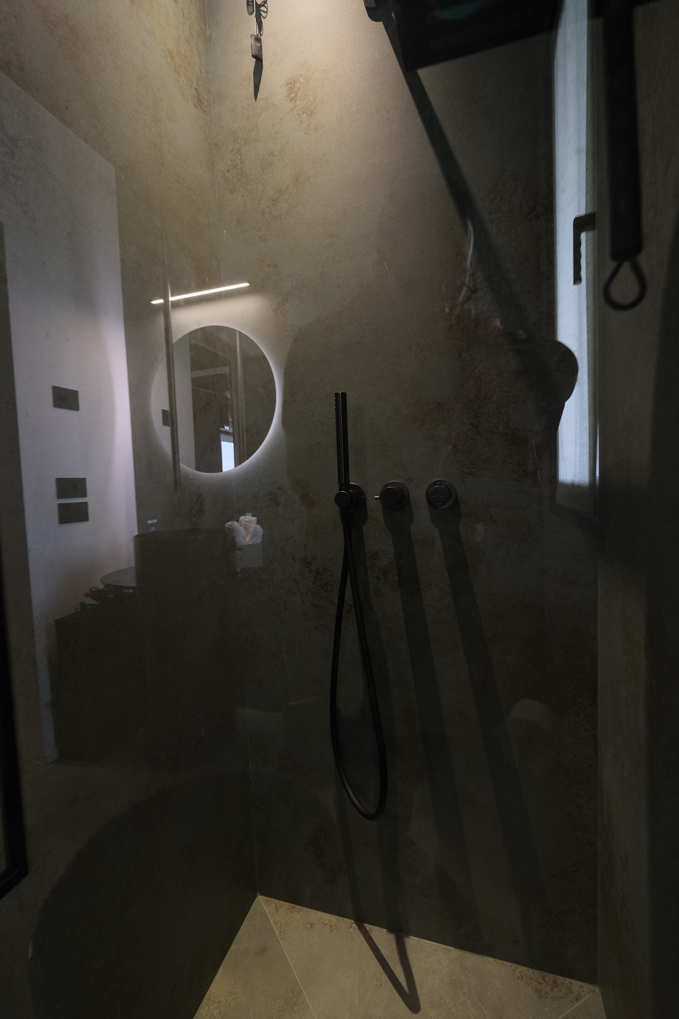 bagno ospiti scenografico