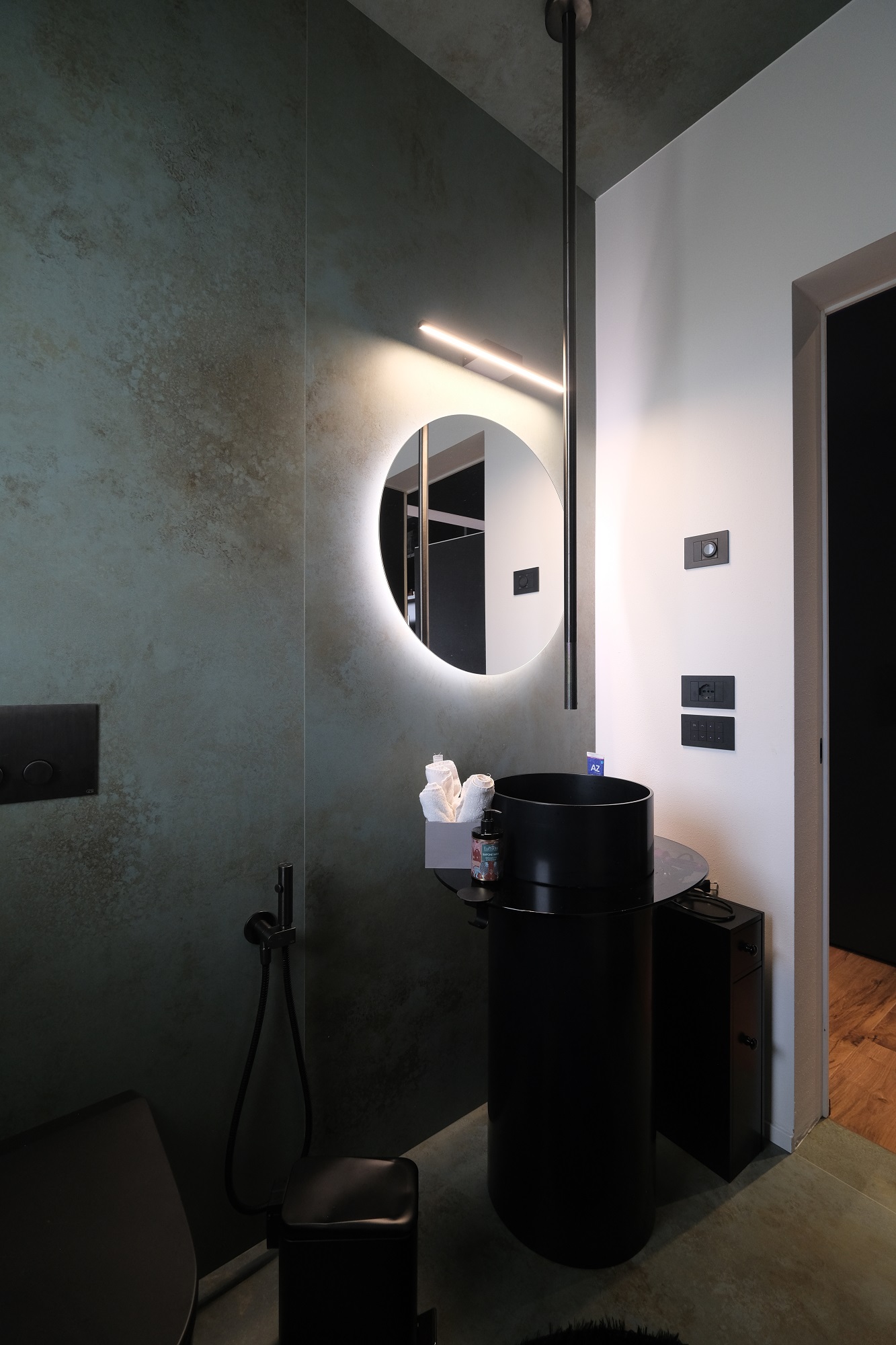bagno ospiti scenografico