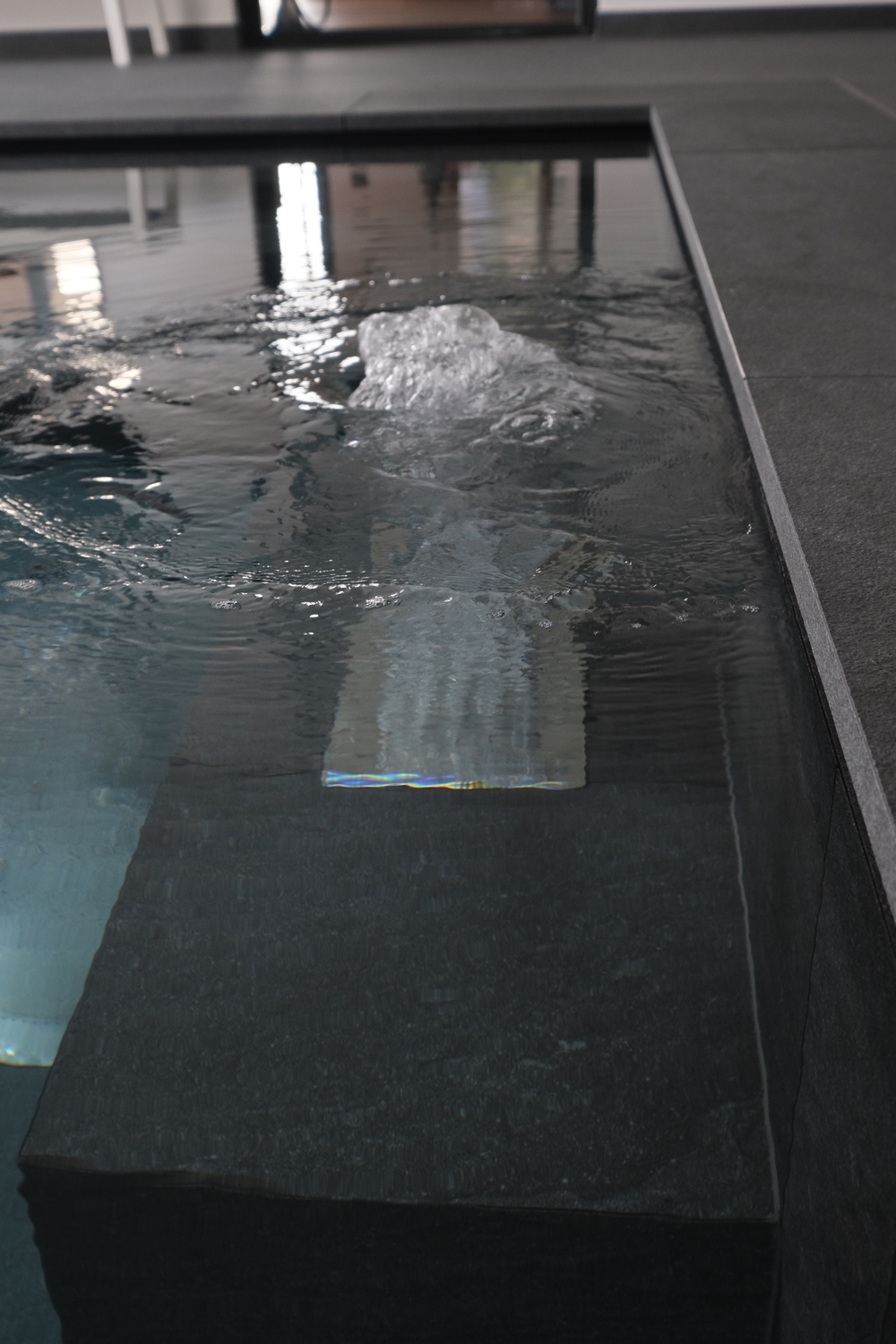 piscina pavimenti e bordi in gres