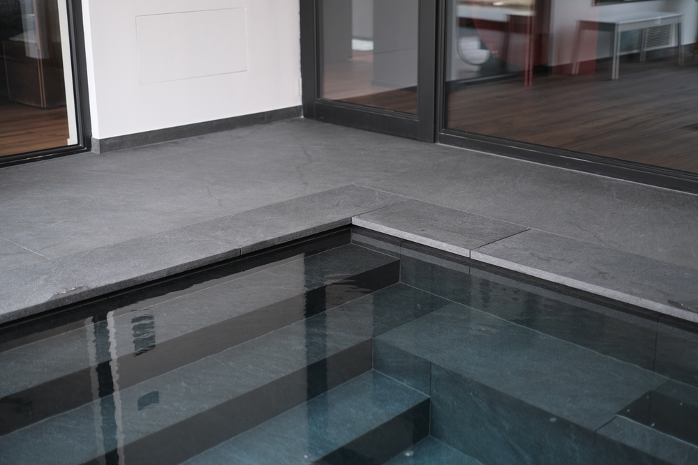 piscina pavimenti e bordi in gres