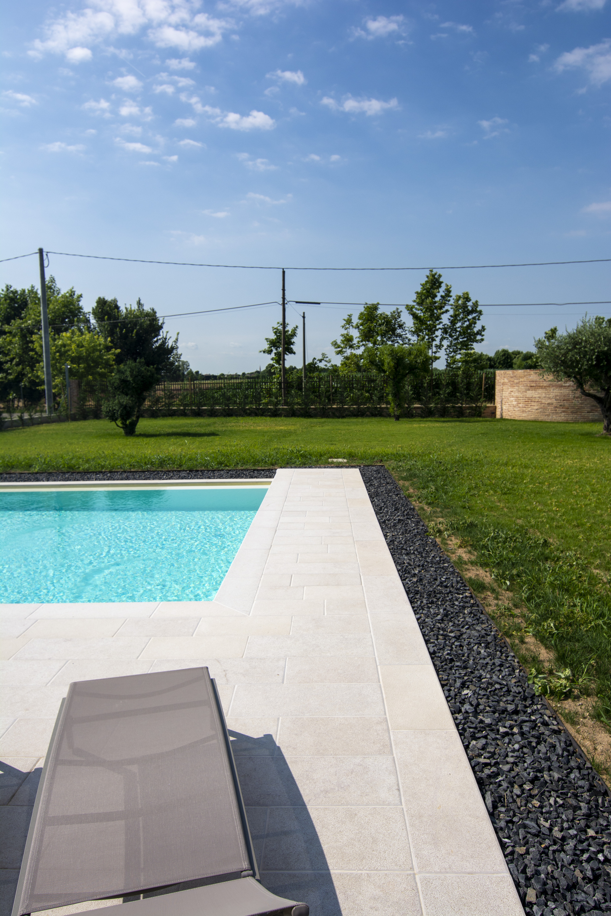 bordi piscina piastrelle gres