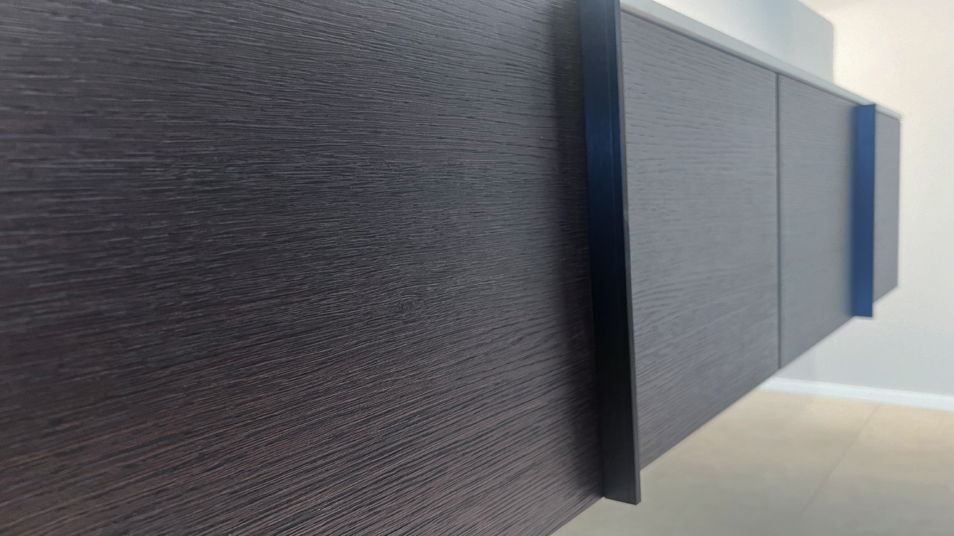 mobile bagno sospeso in legno scuro prezzi