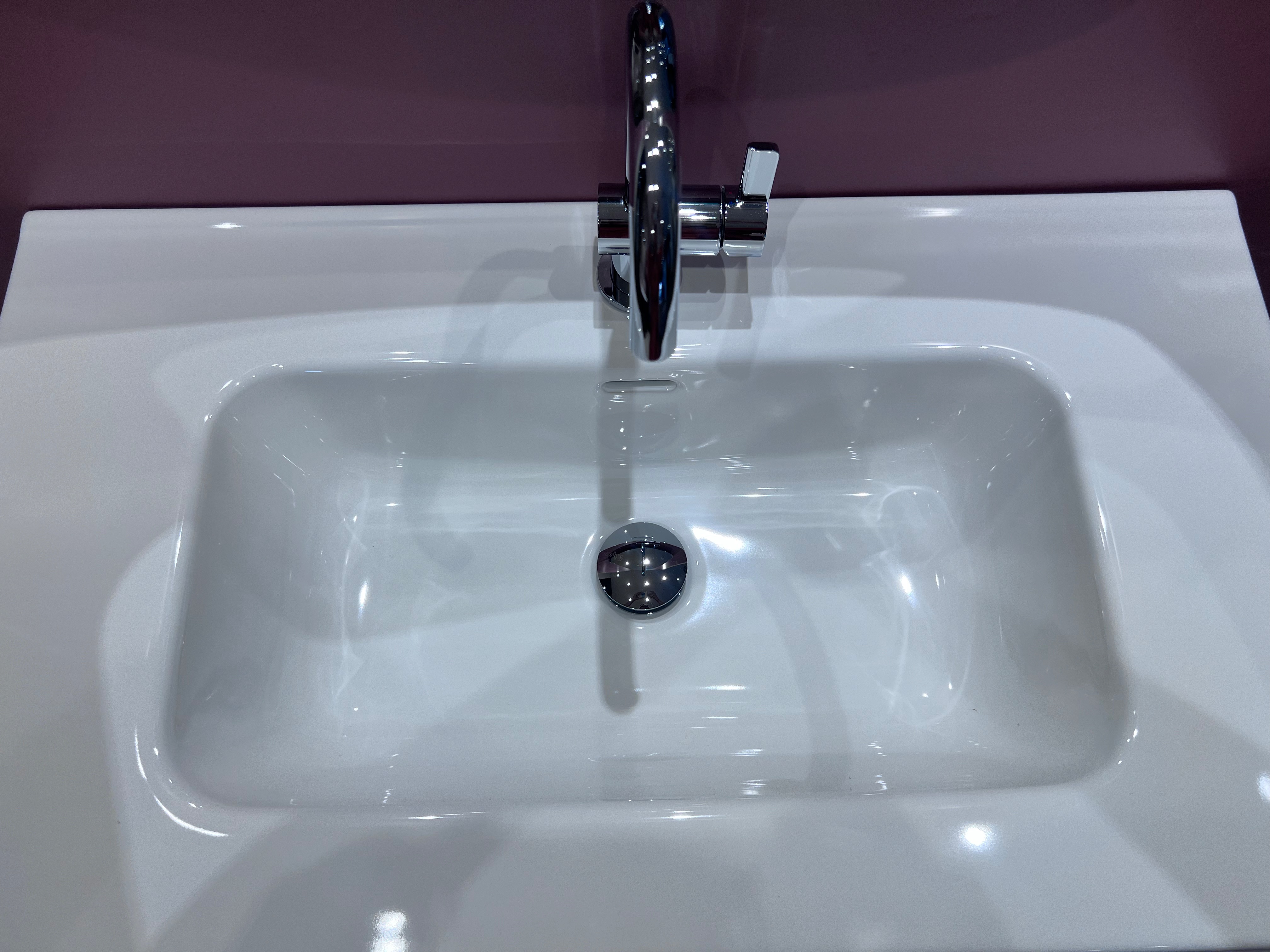 lavabo in ceramica integrato mobile bagno