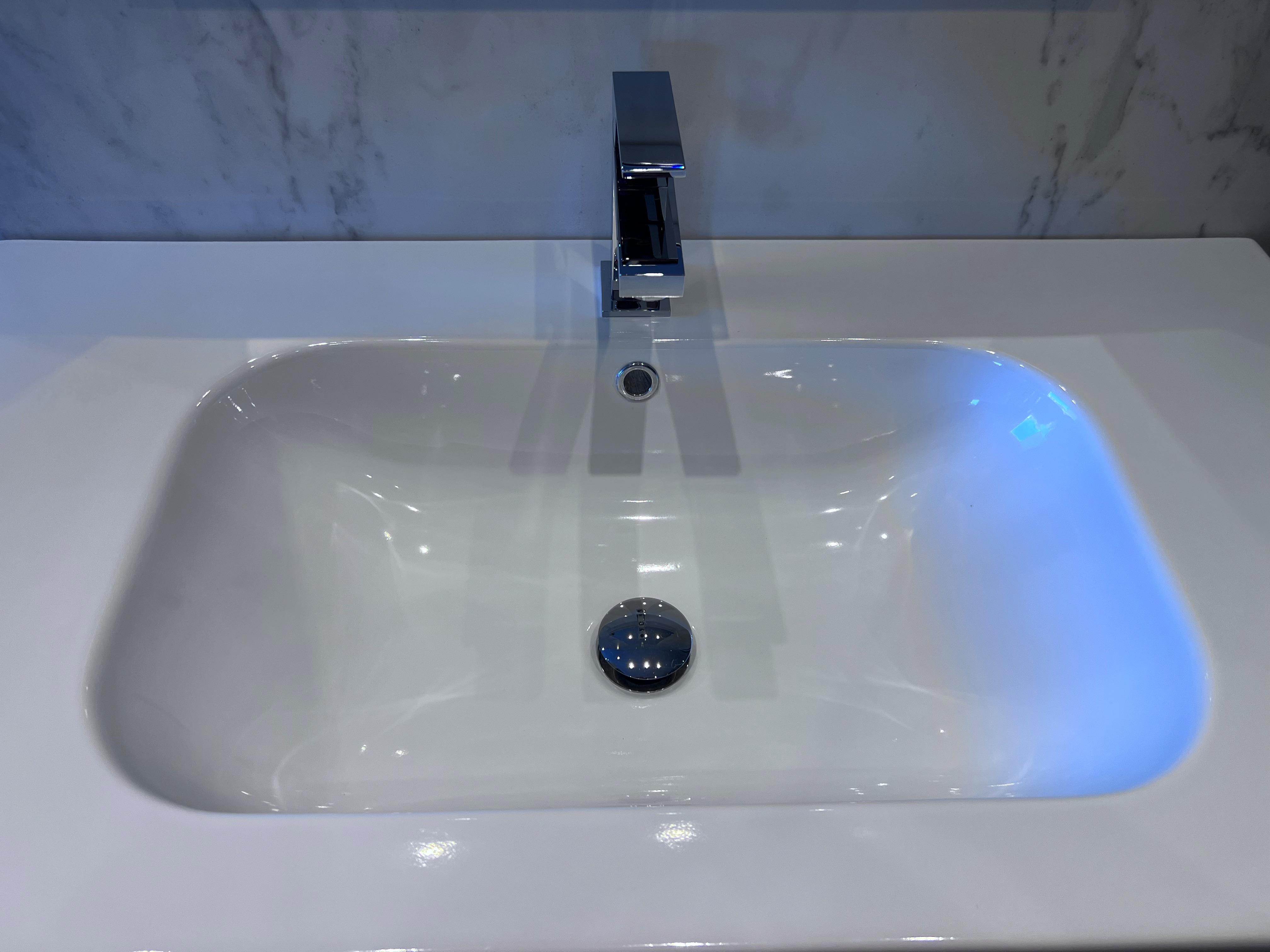 lavabo bagno ceramica integrato prezzi