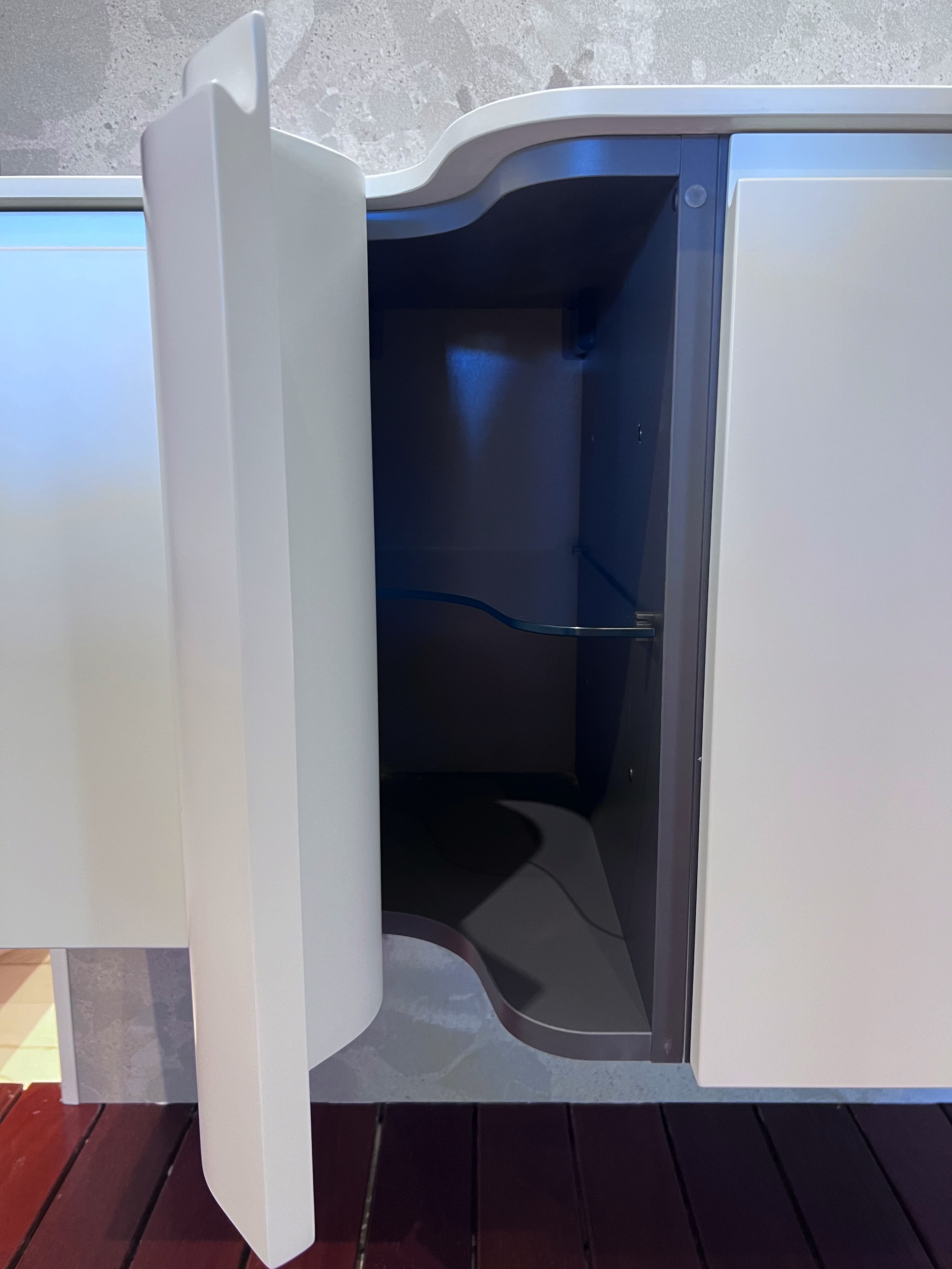 mobile bagno bianco sagomato