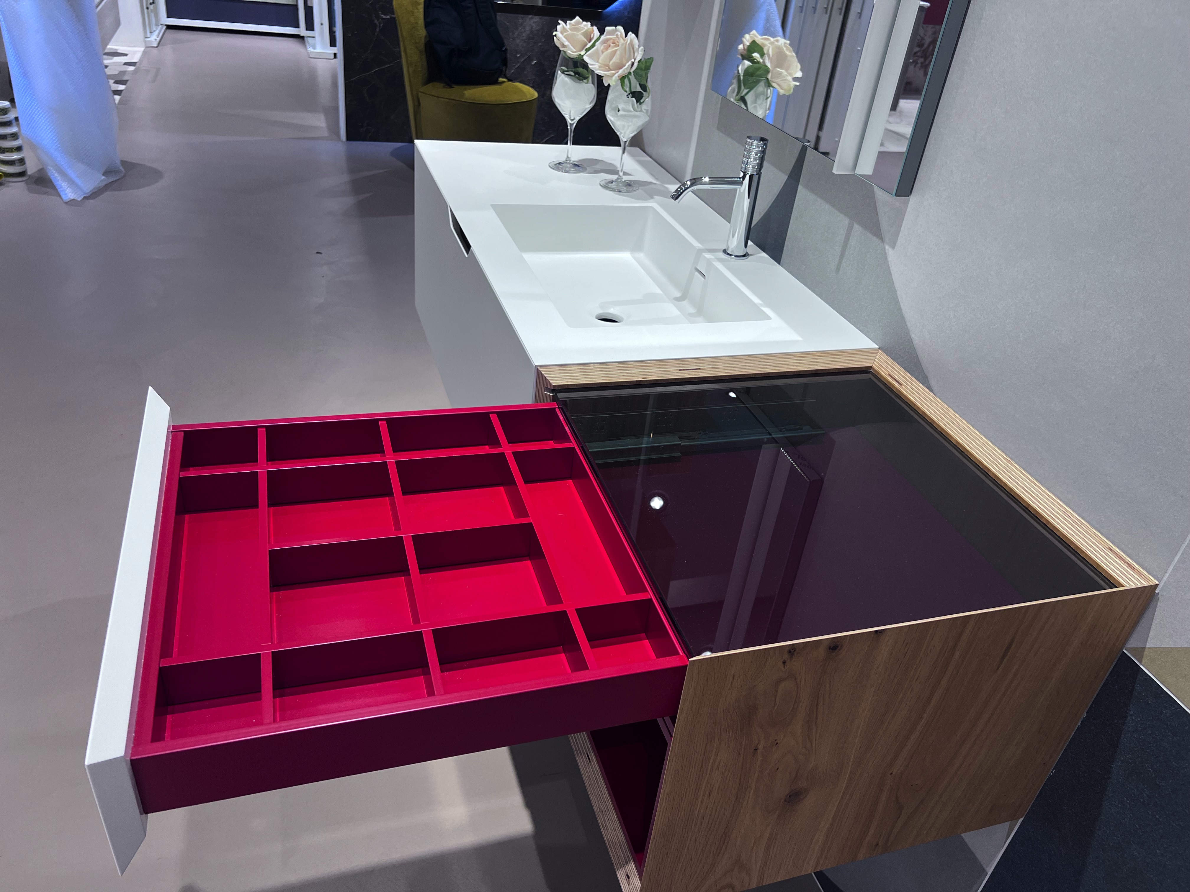 mobile con portagioie integrato outlet
