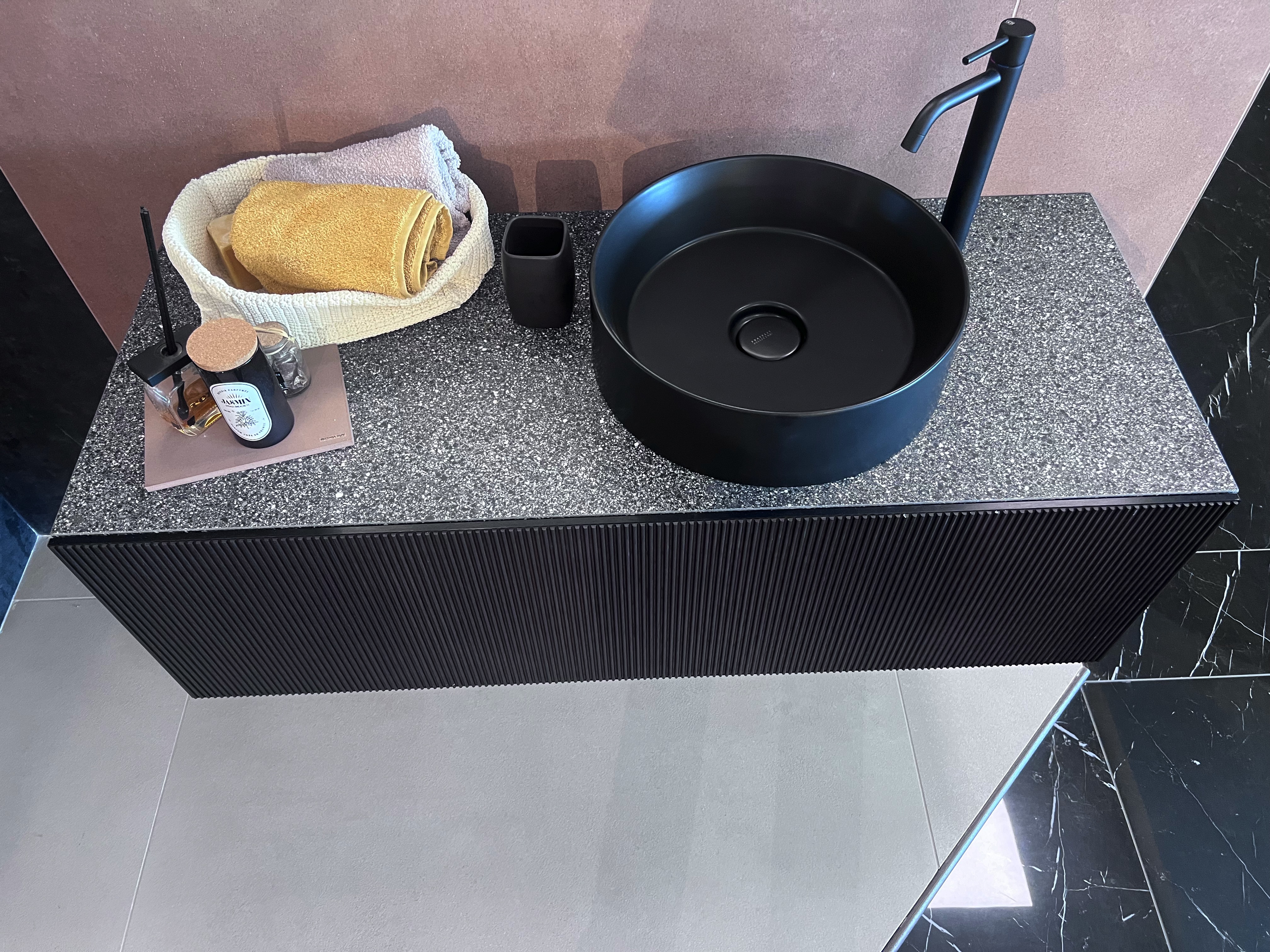 mobile bagno piano in gres prezzo outlet